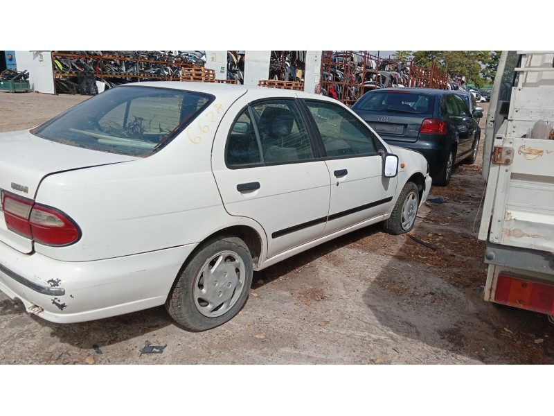nissan almera i hatchback (n15) del año 2000