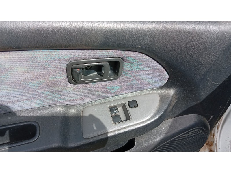nissan almera i hatchback (n15) del año 2000