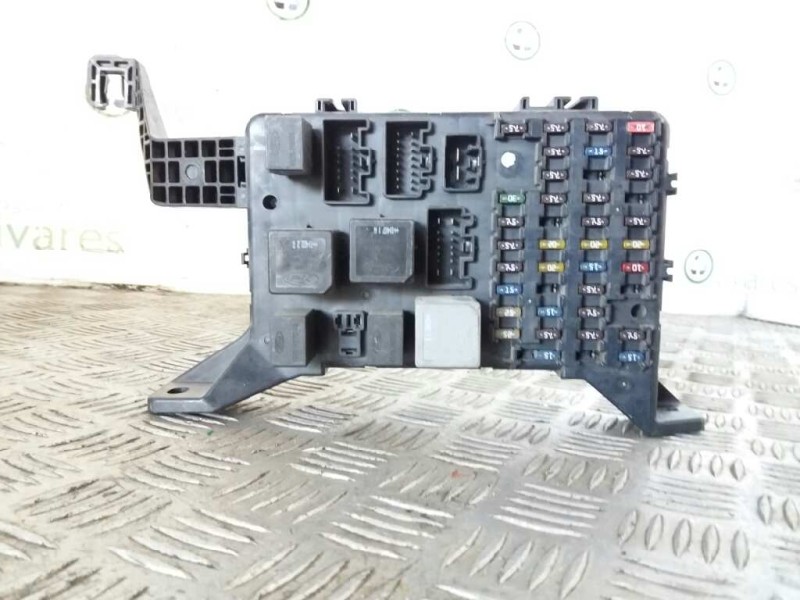 Recambio de caja reles / fusibles para ford mondeo berlina (ge) ghia   |   05.01 - 12.03 | 2001 - 2003 | 131 cv / 96 kw referenc