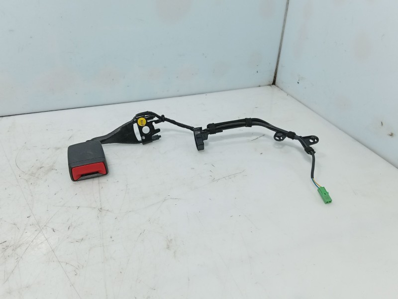 Recambio de anclaje cinturon trasero central para audi q3 sportback (f3n) 35 tdi referencia OEM IAM   