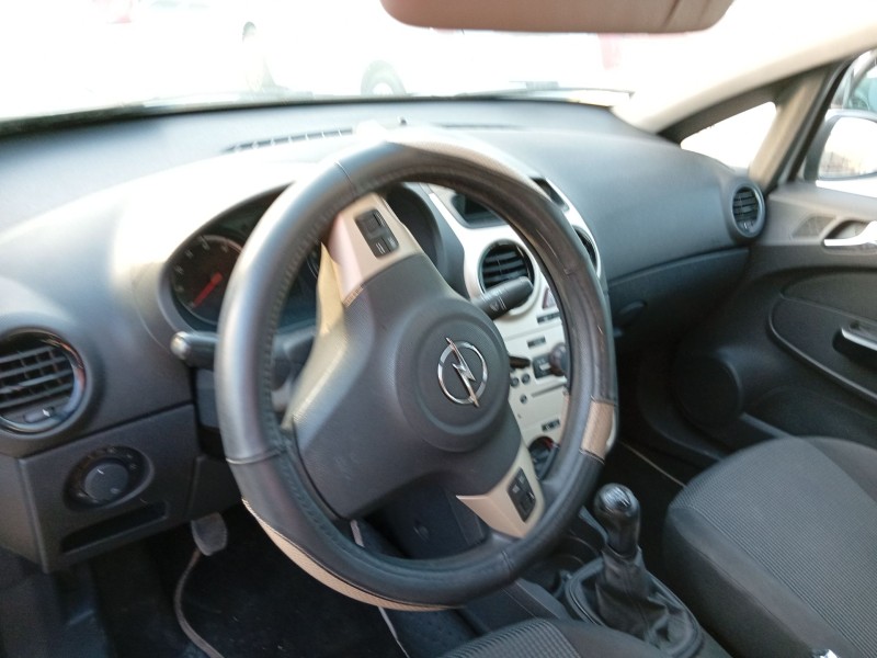 opel corsa d (s07) del año 2010