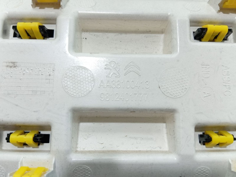 Recambio de moldura para citroën c3 iii (sx) 1.2 puretech 82 referencia OEM IAM   