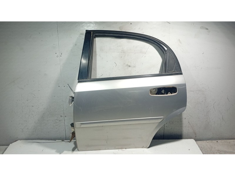 Recambio de puerta trasera izquierda para chevrolet lacetti (j200) 1.6 referencia OEM IAM   