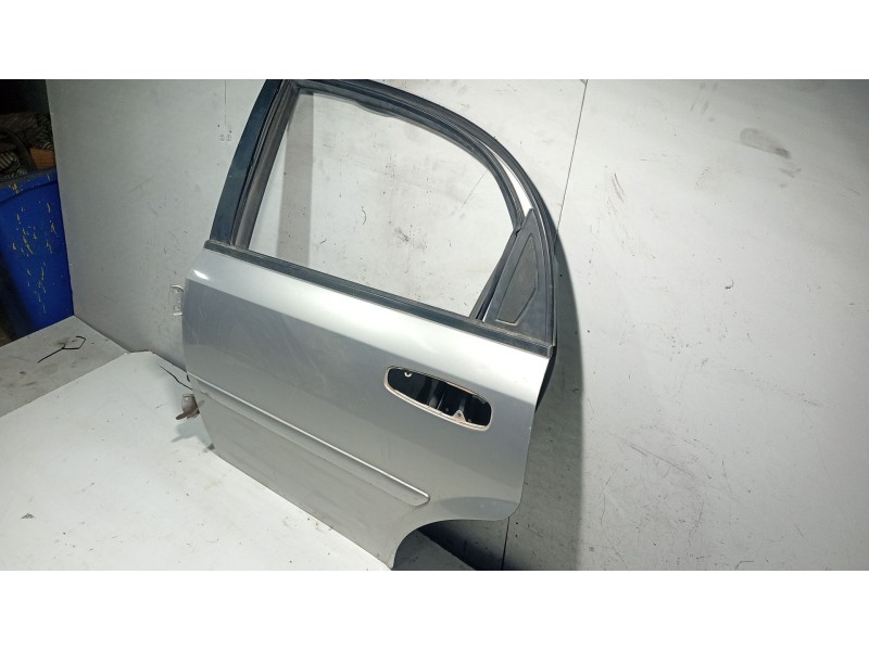 Recambio de puerta trasera izquierda para chevrolet lacetti (j200) 1.6 referencia OEM IAM   