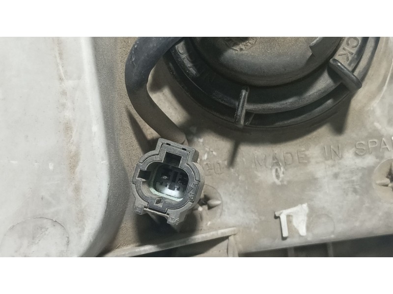 Recambio de faro izquierdo para nissan serena c23m referencia OEM IAM   