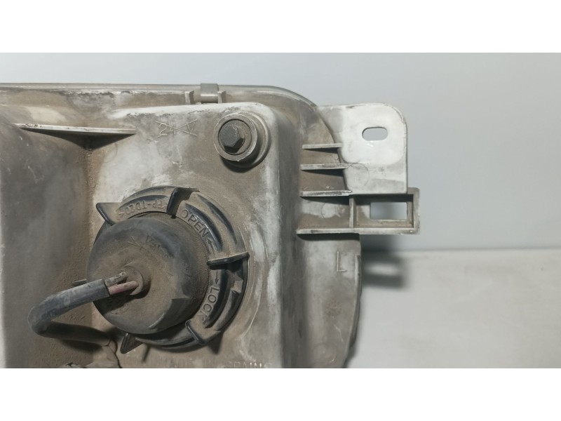 Recambio de faro izquierdo para nissan serena c23m referencia OEM IAM   