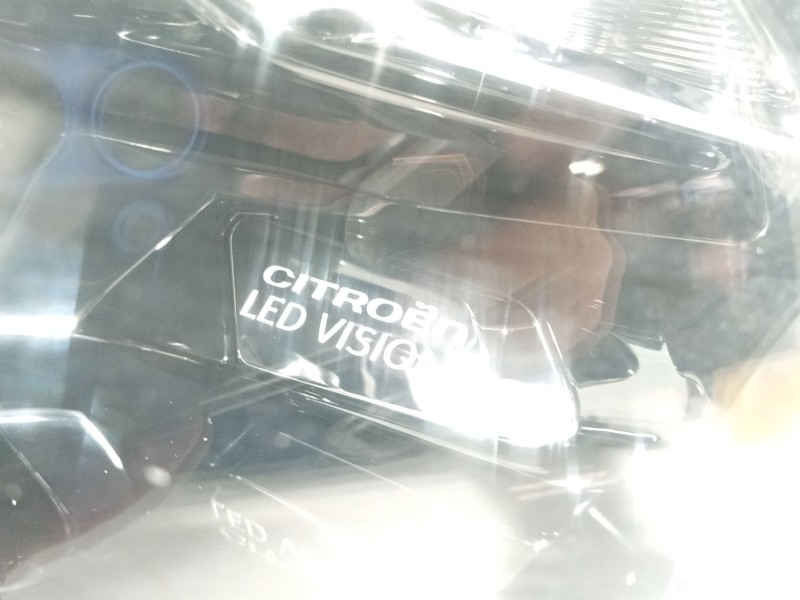 Recambio de faro derecho para citroën c3 iii (sx) 1.2 puretech 82 referencia OEM IAM   