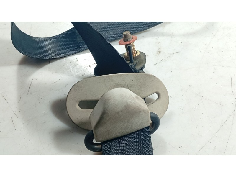 Recambio de cinturon seguridad trasero central para hyundai getz (tb) 1.1 referencia OEM IAM 898101C210LT  