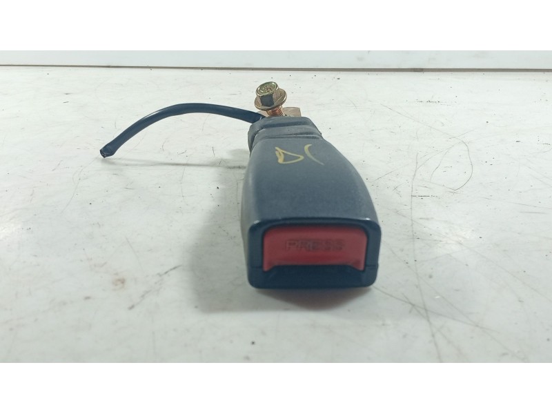 Recambio de anclaje cinturon delantero izquierdo para hyundai getz (tb) 1.1 referencia OEM IAM   