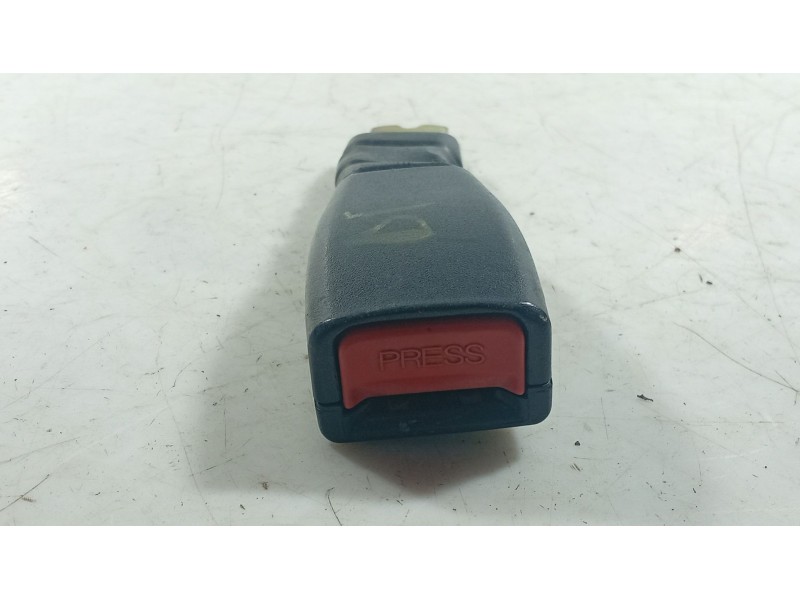 Recambio de anclaje cinturon delantero derecho para hyundai getz (tb) 1.1 referencia OEM IAM   