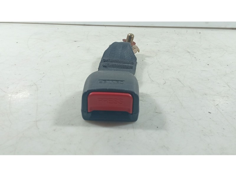 Recambio de anclaje cinturon trasero derecho para hyundai getz (tb) 1.1 referencia OEM IAM   