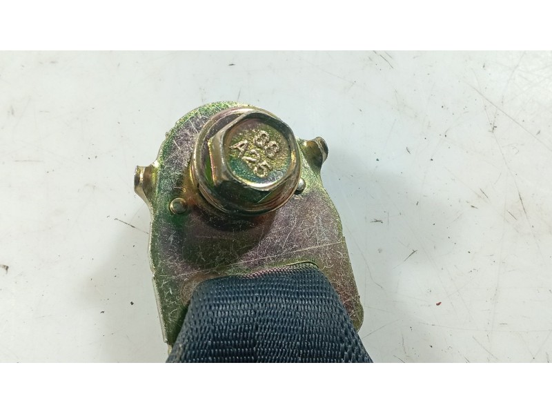 Recambio de anclaje cinturon trasero derecho para hyundai getz (tb) 1.1 referencia OEM IAM   