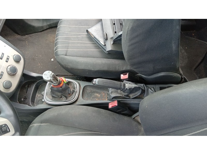 opel corsa d (s07) del año 2006