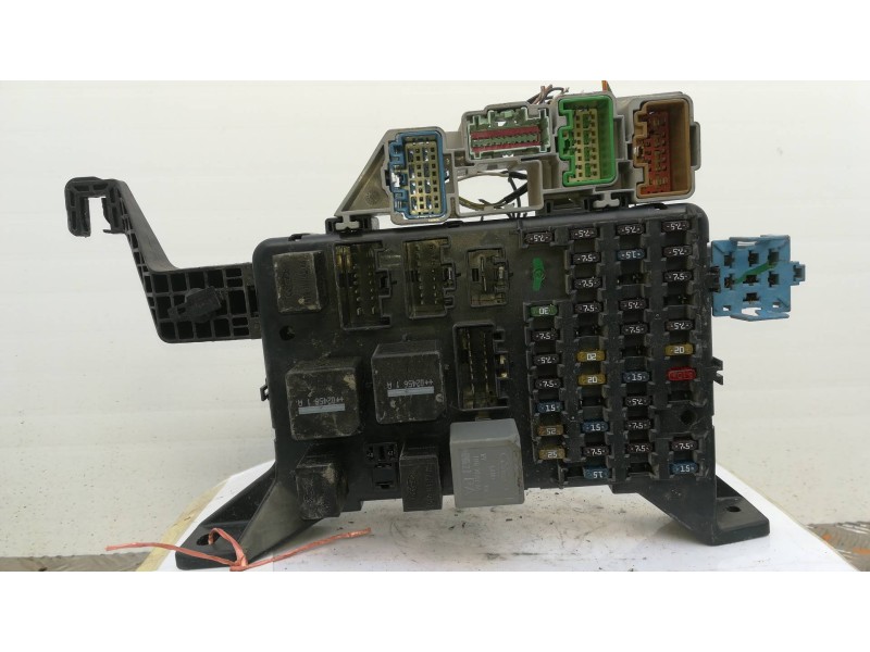 Recambio de caja reles / fusibles para ford mondeo berlina (ge) trend   |   08.02 - 12.03 | 2002 - 2003 | 116 cv / 85 kw referen