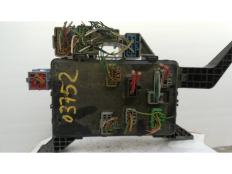 Recambio de caja reles / fusibles para ford mondeo berlina (ge) trend   |   08.02 - 12.03 | 2002 - 2003 | 116 cv / 85 kw referen