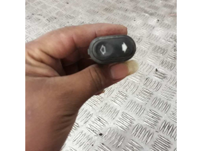 Recambio de mando elevalunas trasero derecho para  referencia OEM IAM 93BG14529AA  