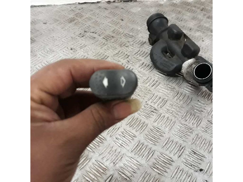 Recambio de mando elevalunas delantero izquierdo para  referencia OEM IAM 98AG14529CB  