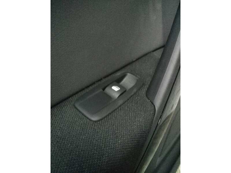 Recambio de mando elevalunas trasero izquierdo para  referencia OEM IAM    Recambio de mando elevalunas trasero izquierdo para  referencia OEM IAM