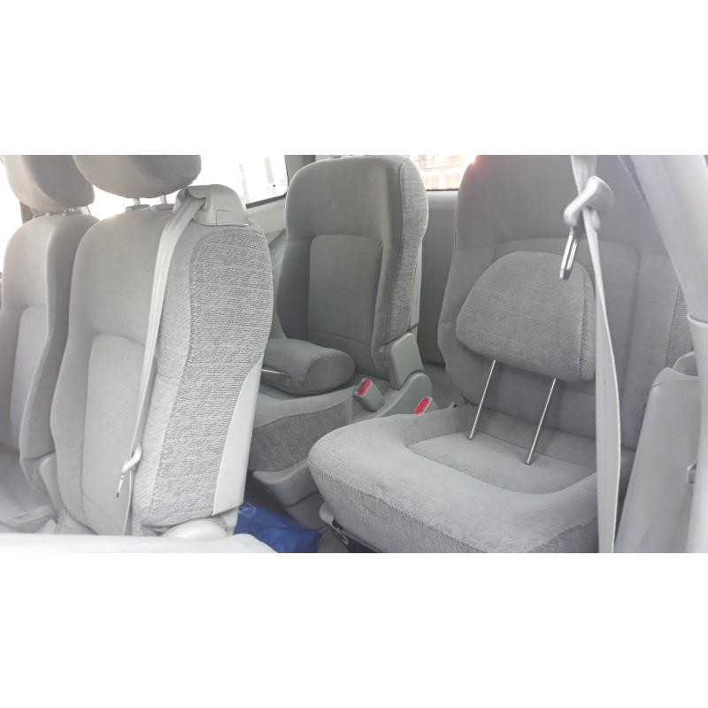 hyundai trajet (fo) 2.0 crdi gls   |   02.01 - 12.07 | 2001 - 2007 | 113 cv / 83 kw del año 2001