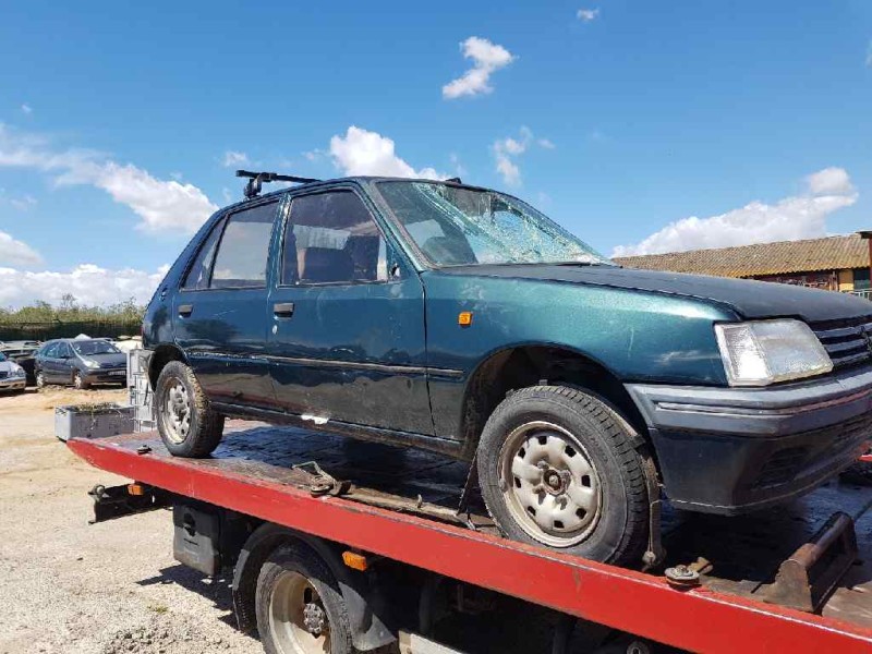 peugeot 205 berlina 1.8 diesel   |   0.83 - ... | 1983 | 60 cv / 44 kw del año 1983
