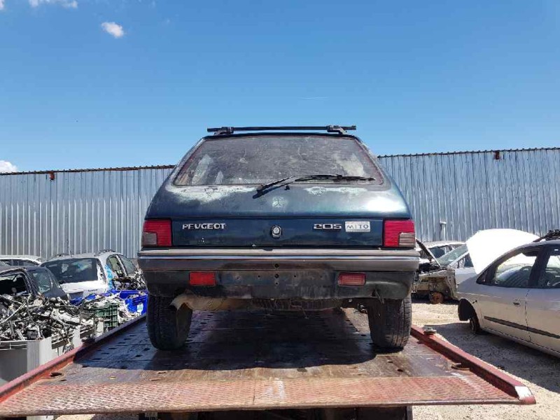 peugeot 205 berlina 1.8 diesel   |   0.83 - ... | 1983 | 60 cv / 44 kw del año 1983