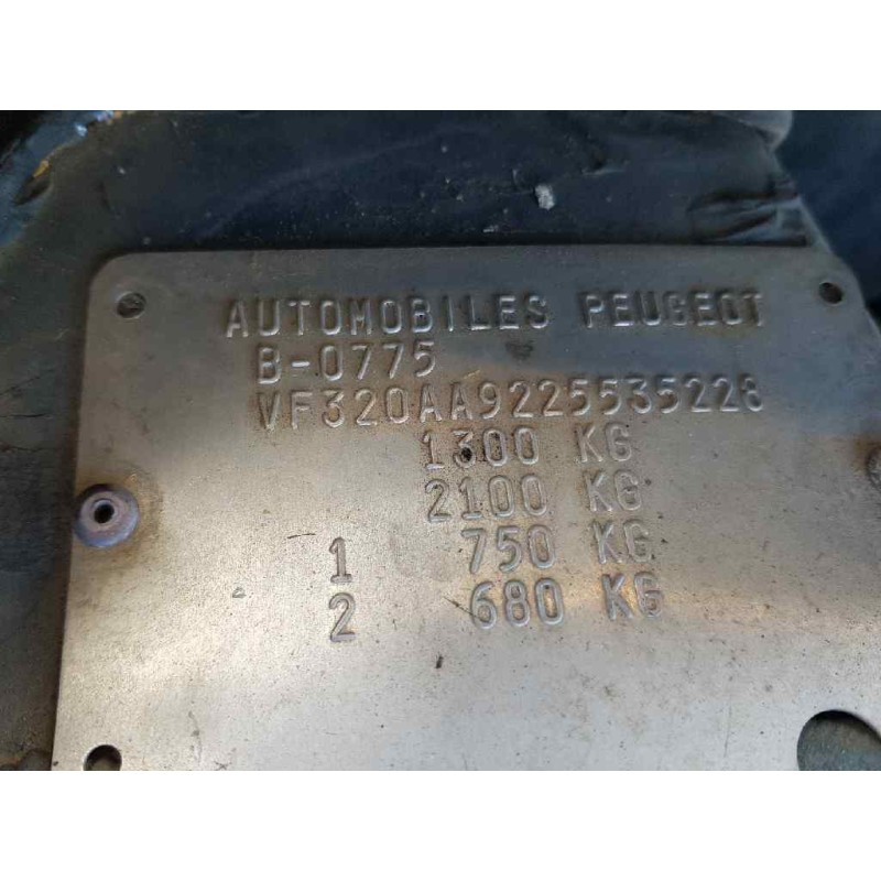 peugeot 205 berlina 1.8 diesel   |   0.83 - ... | 1983 | 60 cv / 44 kw del año 1983