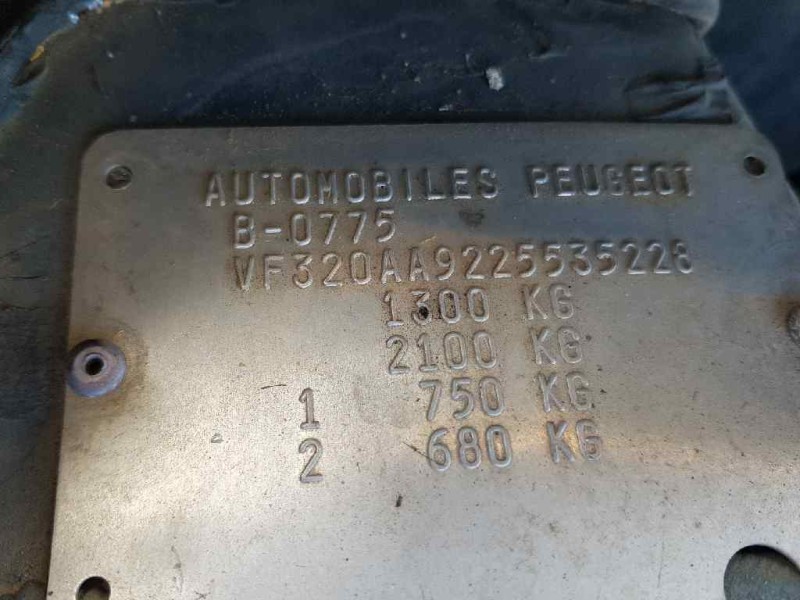 peugeot 205 berlina 1.8 diesel   |   0.83 - ... | 1983 | 60 cv / 44 kw del año 1983