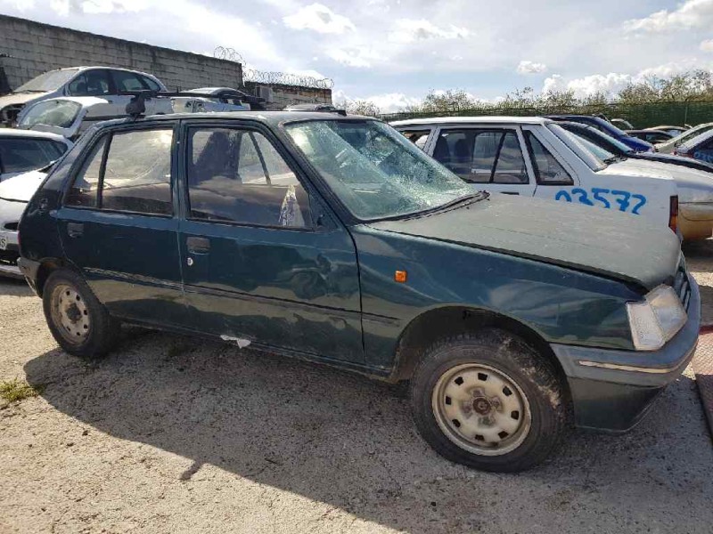 peugeot 205 berlina 1.8 diesel   |   0.83 - ... | 1983 | 60 cv / 44 kw del año 1983