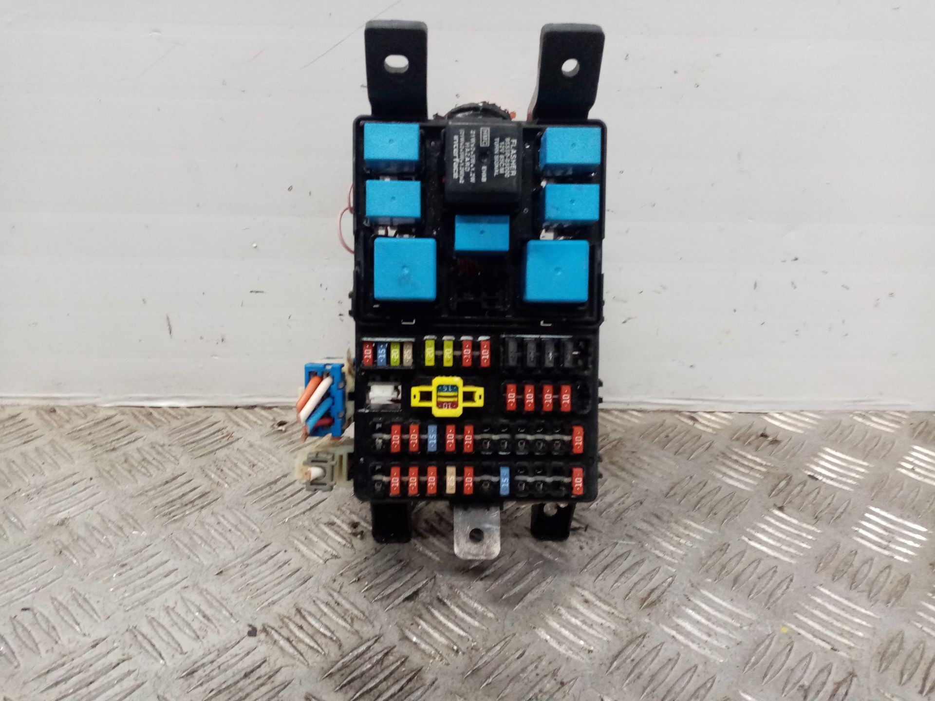 Boitier Fusibles Hyundai i10 F5 Berline a hayon 1.2i 16V G4LA 919500x000 Pieces de voitures motos et camions d occasion TotalParts