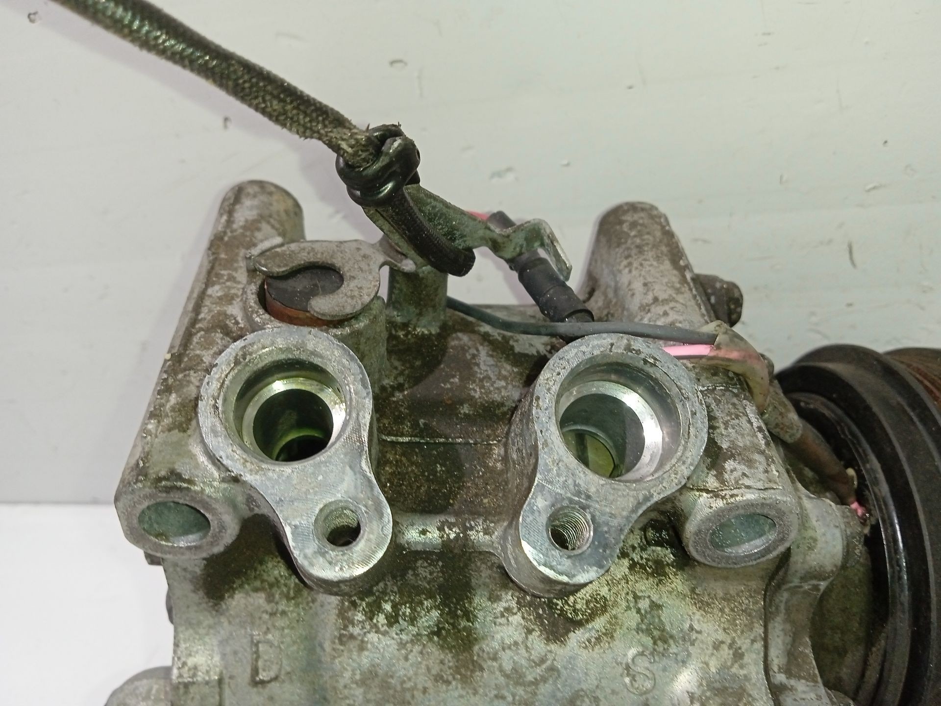 38810PEL006 COMPRESSEUR DE CLIMATISATION / 2251186 POUR HONDA HR-V GH_ 1.6 16V - Photo 3/10