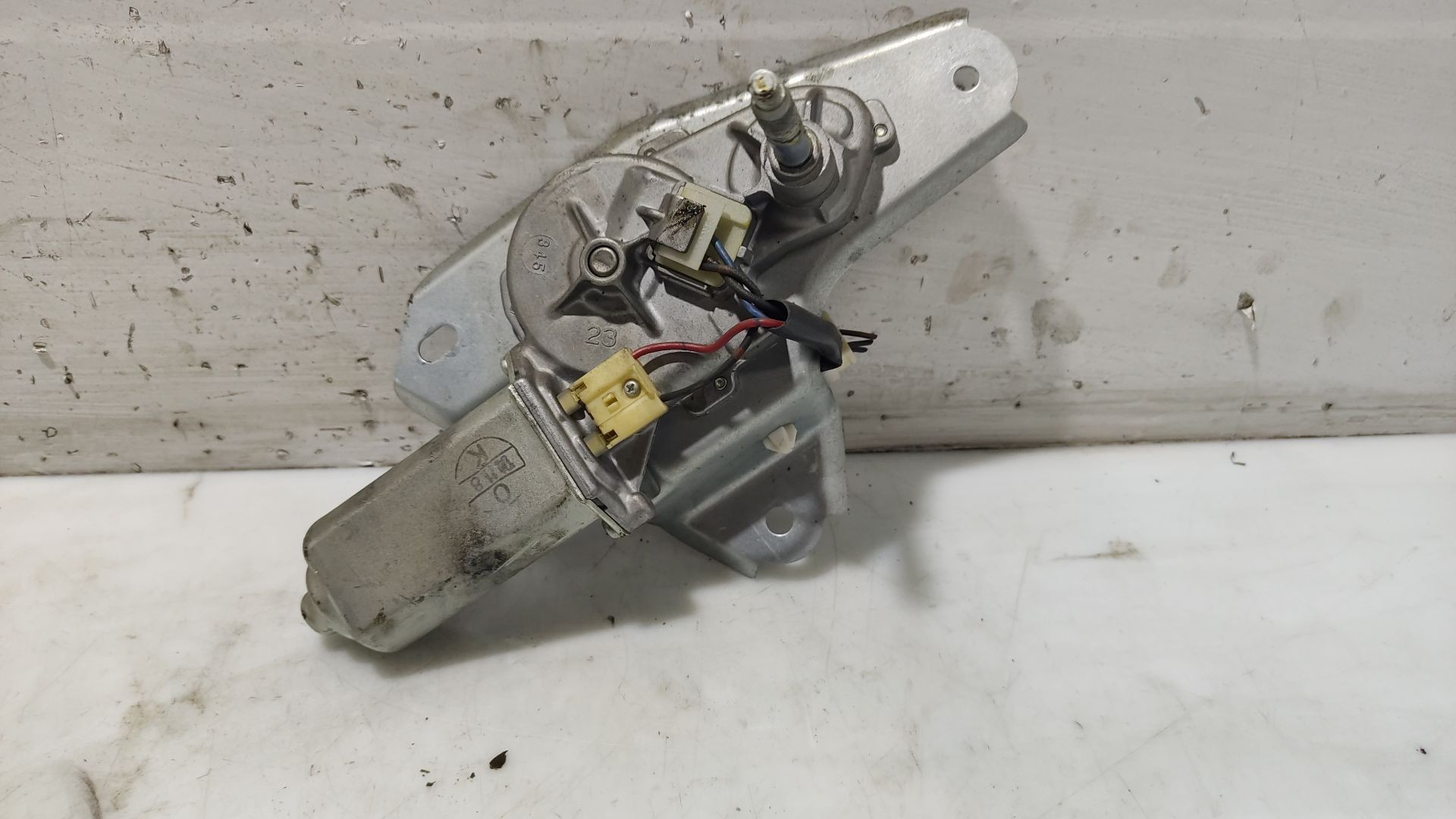 Mazda 2 (NB/NC/ND/NE) Berline a hayon 1.4 CiTD (F6JA) MOTEUR ESSUIE-GLACE ARRIÈRE DD1067450A