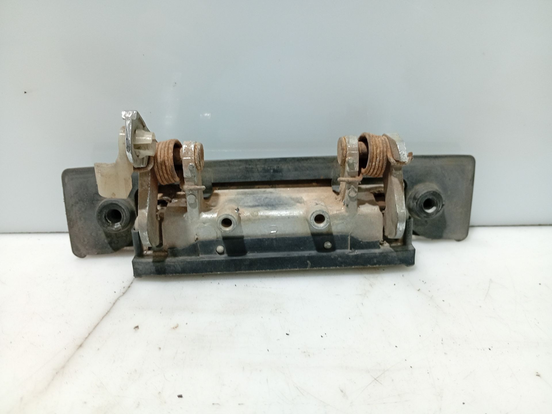 6922090K00 POIGNEE DE PORTE AVANT GAUCHE / 2191415 POUR TOYOTA LAND CRUISER _J7 - Photo 2/10